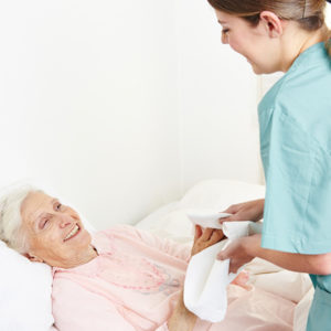 ¿Qué características debe tener un auxiliar de enfermería?
